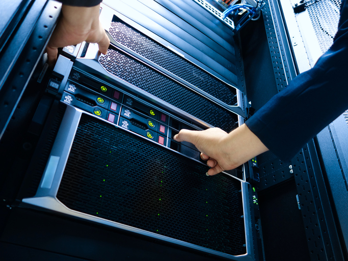 6 Proven Steps to a Safe, Compliant Data Center Decommission 1 HOBI-data center decommission